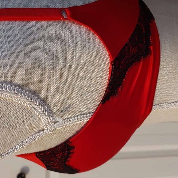 🥰EUC Victoria's Secret Very Sexy Push Up Underwire Bra, Hot Red, 32D - Picture 5 of 8